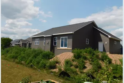 961  Horseshoe Ct, Belgium, WI 53004 - Photo 2