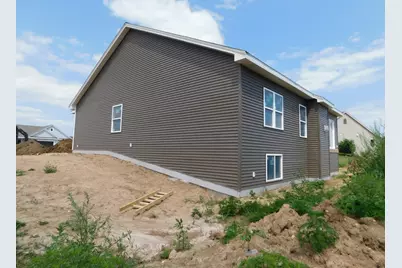 961  Horseshoe Ct, Belgium, WI 53004 - Photo 4