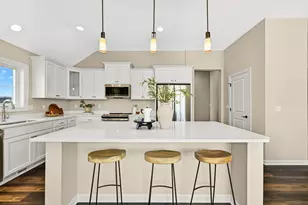 1320 Prairie Creek Cir, Oconomowoc, WI 53066 - Photo 2