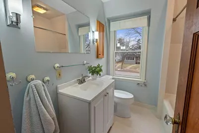 4522 N Marlborough Dr, Shorewood, WI 53211 - Photo 18