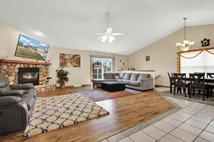 10393 S Katie Dr, Oak Creek, WI 53154 - Photo 6