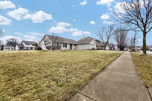 10393 S Katie Dr, Oak Creek, WI 53154 - Photo 2