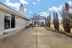 10393 S Katie Dr, Oak Creek, WI 53154 - Photo 24