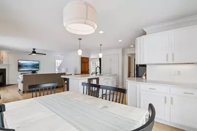 3810  Creekside Dr, Waukesha, WI 53189 - Photo 8