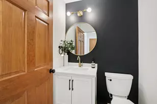 3810 Creekside Dr, Waukesha, WI 53189 - Photo 18
