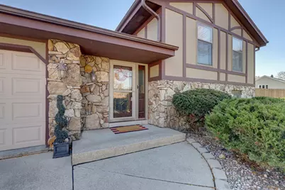 10939 W Coronado Ct, Franklin, WI 53132 - Photo 2