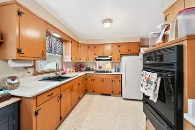 3722  Saint Clair St, Racine, WI 53402 - Photo 4