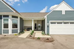 1388 Prairie Creek Cir, Oconomowoc, WI 53066 - Photo 4