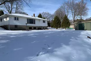 123 Riverview Dr, Racine, WI 53185 - Photo 6