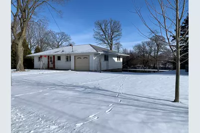 123  Riverview Dr, Racine, WI 53185 - Photo 4