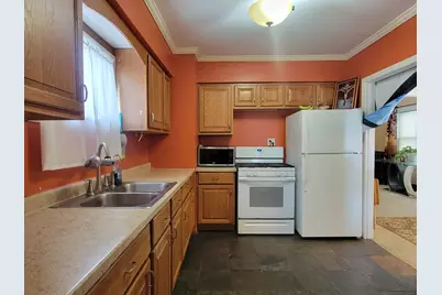 2135 S 74th St, West Allis, WI 53219 - Photo 8