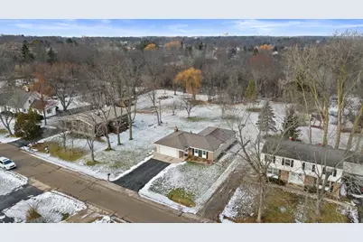 4740  St Regis Dr, Racine, WI 53403 - Photo 32