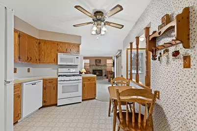 4740  St Regis Dr, Racine, WI 53403 - Photo 14