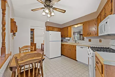 4740  St Regis Dr, Racine, WI 53403 - Photo 12