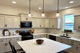 S54W25487 Pebble Brk Ct, Waukesha, WI 53189 - Photo 38