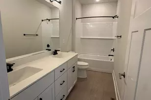 528 Kiddle Ln, Racine, WI 53182 - Photo 12