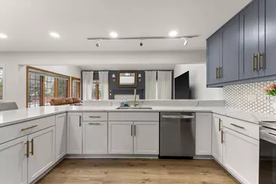 4105 S Avon Dr, New Berlin, WI 53151 - Photo 6