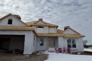 611 Talbots Woods Dr, Dousman, WI 53118 - Photo 2