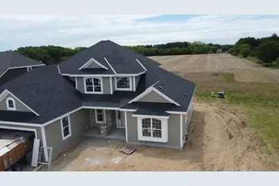 611  Talbots Woods Dr, Dousman, WI 53118 - Photo 2