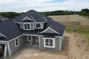 611 Talbots Woods Dr, Dousman, WI 53118 - Photo 2