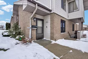 W177N9766 Riversbend Circle, Germantown, WI 53022 - Photo 2