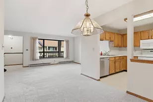 W177N9766 Riversbend Circle, Germantown, WI 53022 - Photo 6