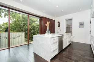 1728 N Franklin Pl, Milwaukee, WI 53202 - Photo 4