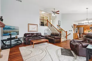 18985 Wilderness Ct, Brookfield, WI 53045 - Photo 8