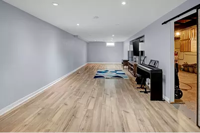8250 W Acacia St, Milwaukee, WI 53223 - Photo 12