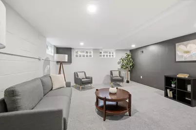 555  Robertson St, Wauwatosa, WI 53213 - Photo 20