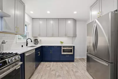 555  Robertson St, Wauwatosa, WI 53213 - Photo 6