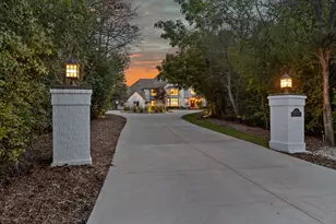 2751 W Deer Creek Ct, River Hills, WI 53217 - Photo 10