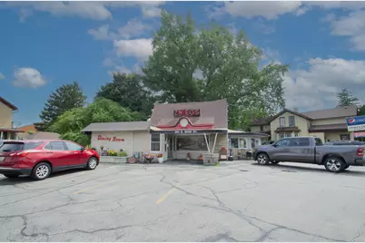 904 E Main St, Watertown, WI 53094 - Photo 2