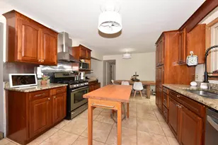 10723 W Rohr Ave, Milwaukee, WI 53225 - Photo 8