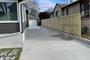 2132 S 85th St, West Allis, WI 53227 - Photo 32