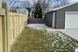 2132 S 85th St, West Allis, WI 53227 - Photo 28