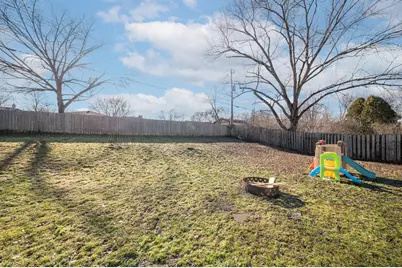 11915 W Rio St, Milwaukee, WI 53225 - Photo 6