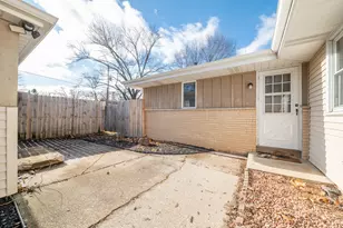 11915 W Rio St, Milwaukee, WI 53225 - Photo 4