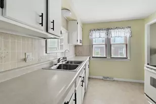 615 Roosevelt Dr, West Bend, WI 53090 - Photo 14