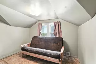 615 Roosevelt Dr, West Bend, WI 53090 - Photo 8