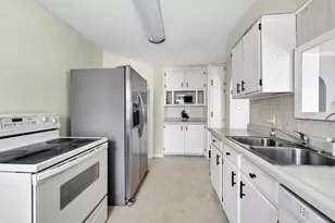 615 Roosevelt Dr, West Bend, WI 53090 - Photo 2