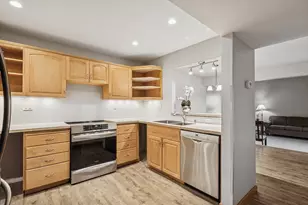 6100 W Stone Hedge Dr, Greenfield, WI 53220 - Photo 4