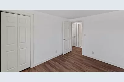 711  Division St, Delafield, WI 53018 - Photo 14