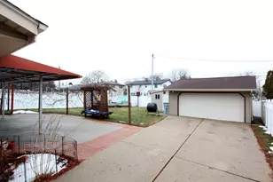 8028 W Van Beck Ave, Milwaukee, WI 53220 - Photo 40