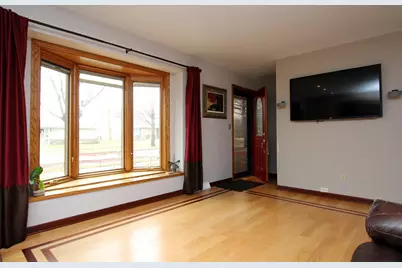 8028 W Van Beck Ave, Milwaukee, WI 53220 - Photo 4