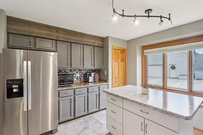 14320 W Fieldpointe Dr, New Berlin, WI 53151 - Photo 12