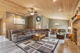 14320 W Fieldpointe Dr, New Berlin, WI 53151 - Photo 4