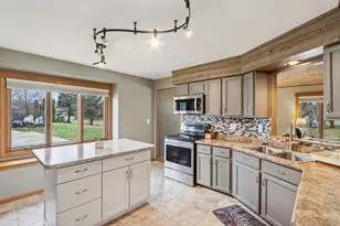 14320 W Fieldpointe Dr, New Berlin, WI 53151 - Photo 14