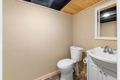 625  Madison Ave, West Bend, WI 53095 - Photo 20