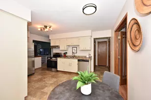 1636 W Fairfield Ct, Glendale, WI 53209 - Photo 12